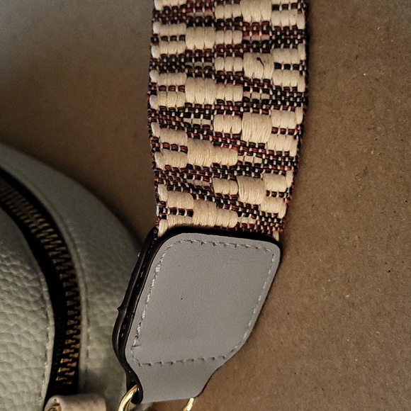 Blue & White quilted crossbody - Picture 6 of 7